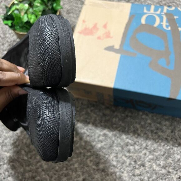 OTBT Scamper Leather Low Wedge Shoes Ankle Strap Size 6 M Black Leather New - Picture 8 of 8